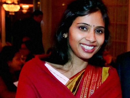 'தேவ்யானி': யு.எஸ். தூதரக கிளப்பை மூட உத்தரவு- போக்குவரத்து விதிகளை மதிக்கவும் உத்தரவு