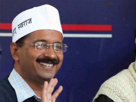 தூள் கிளப்புகிறார் கெஜ்ரிவால்... லஞ்ச அதிகாரிகள் குறித்து 7 மணி நேரத்தில் 4000 போன் அழைப்புகள்