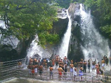 நெல்லையில் விடிய விடிய கனமழை: குற்றால அருவிகளில் குளிக்கத் தடை