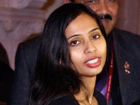 தேவ்யானிக்கு எதிராக கைது வாரண்ட்: யு.எஸ். எச்சரிக்கை