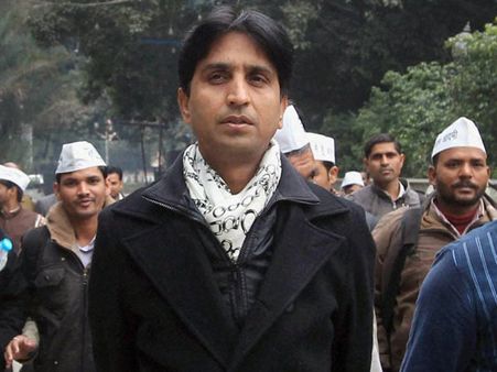 போஸ் கொடுக்க தலித் வீடுகளுக்குப் போகும் ராகுல்- ஆம் ஆத்மி தாக்கு