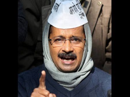 டெல்லி போலீஸ் மீது கெஜ்ரிவால் சரமாரி புகார்.. விபச்சாரத்தை ஆதரிப்பதாக குற்றச்சாட்டு