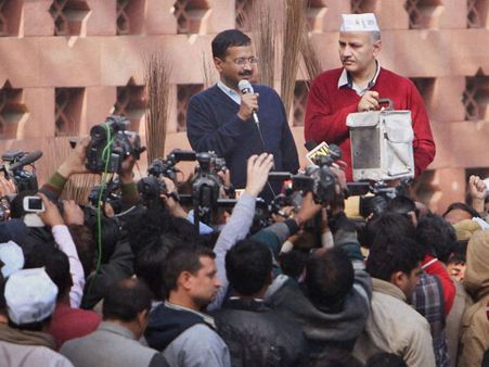 ஷிண்டே அலுவலகம் முன் தர்ணா... கெஜ்ரிவால் தடுத்து நிறுத்தம்-10 நாள் ரோட்டிலேயே போராட போவதாக அறிவிப்பு