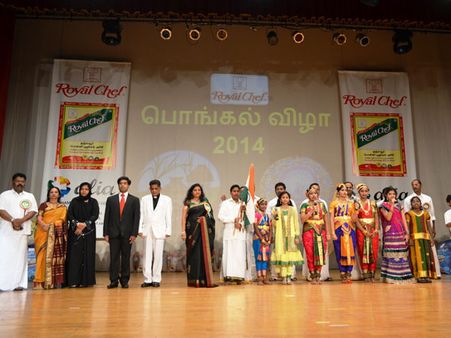 மகிழ்விற்கு துணை நிற்பவர்கள் உறவுகளா? நண்பர்களா?: துபாயில் லியோனி பட்டிமன்றம்