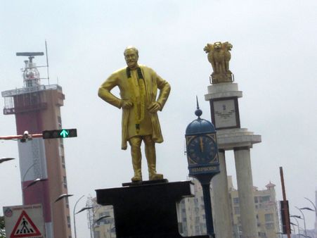 சிவாஜி சிலை இடமாற்றம்: ரசிகர்கள் அமைதி காக்க ராம்குமார், பிரபு வேண்டுகோள்