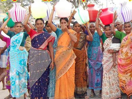 வேடசந்தூர் அருகே குடிநீர் கோரி காலி குடங்களுடன் பெண்கள் சாலை மறியல்