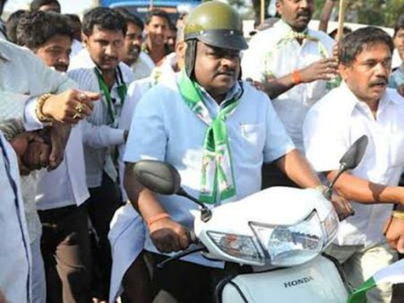 பெங்களூர் ஐடி நிறுவனங்களில் கன்னடர்களுக்கு அதிக வேலைகள் தராதது ஏன்?.. குமாரசாமி!