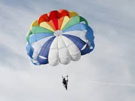 சேலம் ஏர்போர்ட்டில் பாராசூட் விரியாமல் போனதால் பெங்களூர் பெண் தரையில் விழுந்து பலி