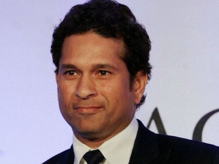 அடக்கடவுளே... நம்ம கிரிக்கெட் கடவுள் சச்சினும் குடிநீர்க் கட்டணம் பாக்கி வச்சிருக்காராமே....