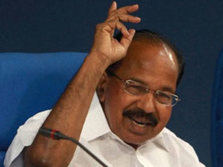 மானிய சிலிண்டர் பெற இனி ஆதார் அட்டை அவசியமில்லை: வீரப்ப மொய்லி