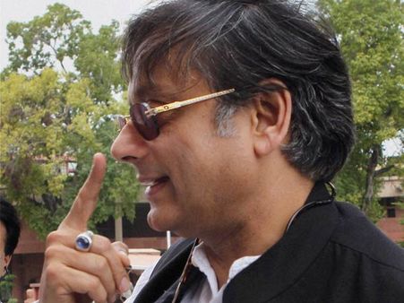 சசி தரூருக்கு பாக். பத்திரிக்கையாளருடன் தொடர்பு... கேரள சட்டசபையில் எதிர்க்கட்சிகள் அமளி