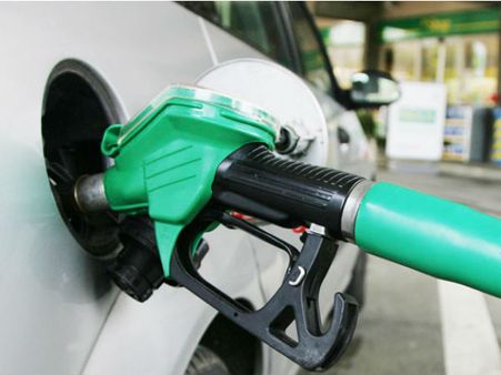 டீசல் விலை மீண்டும் 50 பைசா உயர்வு: மானியமற்ற சிலிண்டர் விலை குறைப்பு!