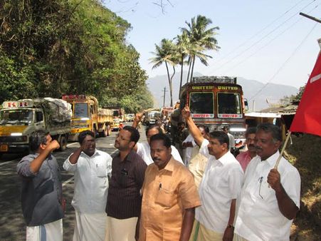 கஸ்தூரிரங்கன் அறிக்கைக்கு எதிர்ப்பு... கேரள எல்லையில் சாலை மறியல்