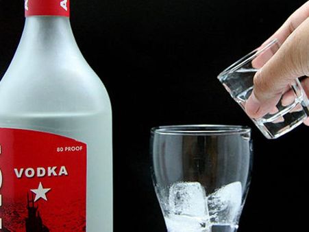 வோட்கா அதிகம் குடிப்பதால் ஆயுள் குறையுமாம்...