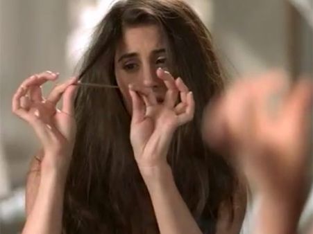 முடி வளரலைனா எண்ணெய் விளம்பரத்துல நடிச்ச நடிகையும் தான் பொறுப்பு...