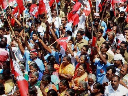 இட்லி, சப்பாத்தி சுடுகிறார் ஜெயலலிதா: காடுவெட்டி குரு பேச்சுக்கு அதிமுகவினர் கொந்தளிப்பு