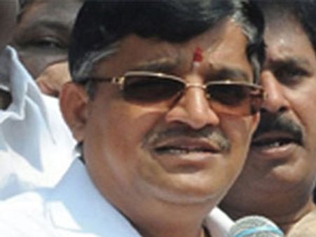 ராஜ்யசபா தலைவர் மைக்கை உடைக்க முயற்சி- அதிமுக மைத்ரேயனுக்கு கடும் கண்டனம்