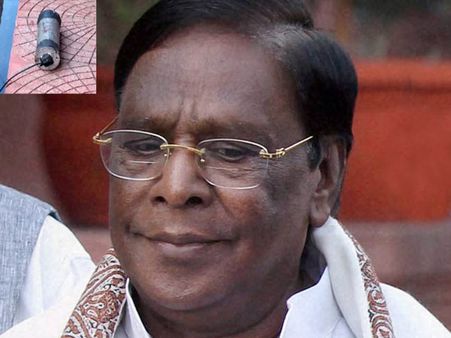 அமைச்சர் நாராயணசாமி காரில் வெடிகுண்டு: டெலிபோன் பேச்சு ஆதாரம் சிக்கியது