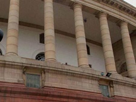 லோக்சபாவில் தெலுங்கானா மசோதா இன்று தாக்கல்- எம்.பி.க்கள் தற்கொலை மிரட்டல்!