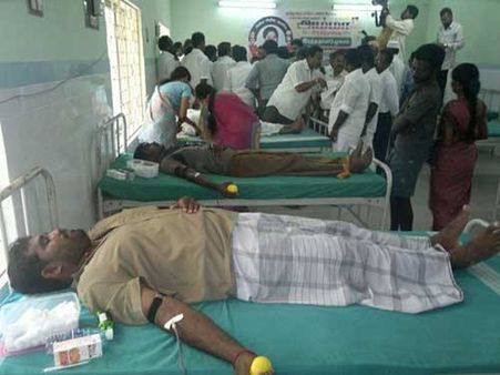 ஜெயலலிதா பிறந்த நாள்: கின்னஸ் சாதனைக்காக கட்டாய ரத்த தானம்?