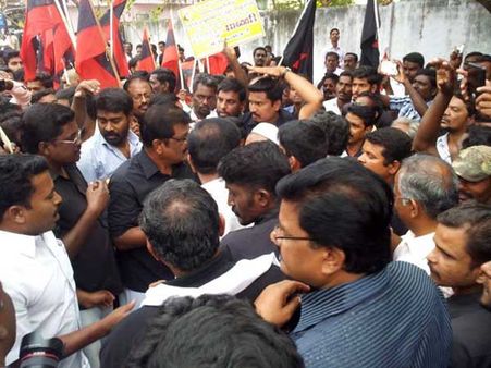 தே.பா. சட்டம் ரத்து- சேலம் சிறையில் இருந்து கொளத்தூர் மணி விடுதலை!