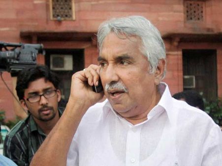 உச்சகட்டத்தில் கேரள காங்கிரஸ் கோஷ்டி பூசல்- சோனியா வருகையை புறக்கணித்தார் உம்மன்சாண்டி!!