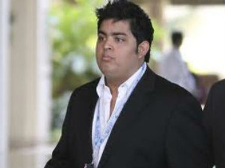 ரிலையன்ஸ் இன்டஸ்ட்ரீஸில் சேர்ந்தார் முகேஷ் அம்பானியின் மகன் ஆகாஷ்