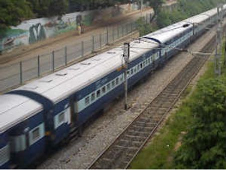 இஞ்சின் பழுது காரணமாக பொதிகை ரயில் 3 மணிநேரம் தாமதம் -பயணிகள் அவதி