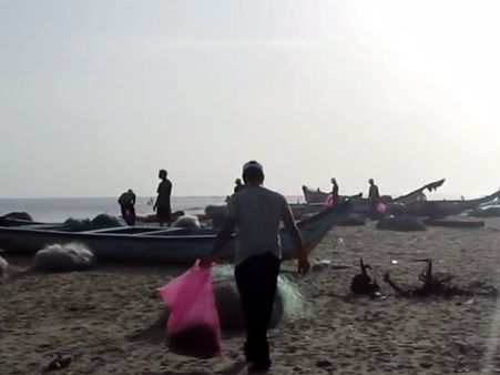 குப்பை அகற்றும் பணியில் இளைய சமுதாயம்- மெரீனாவில் கல்லூரி மாணவர்கள் விழிப்புணர்வு பிரச்சாரம்