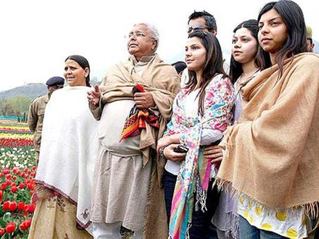 லோக்சபா தேர்தல் களத்தில் மனைவி, மகள்... லாலு திட்டம்