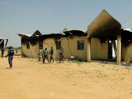 நைஜீரியா: பள்ளியை சூறையாடி 59 மாணவர்களைக் கொன்ற தீவிரவாதிகள்