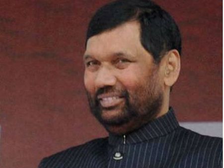 பாஜக பக்கம் போகும் ராம்விலாஸ் பஸ்வான்- சிபிஐயை ஏவும் காங்கிரஸ்!