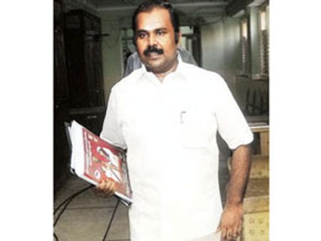 அம்மா முன் செருப்பு போடாத அமைச்சர் உதயகுமாருக்கு கட்சியில் புதிய பதவி