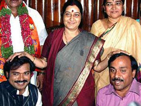 பாஜகவில் இணைந்தார் ‘பி.எஸ்.ஆர்’ ஸ்ரீராமுலு: சுஷ்மா சுவராஜ் கடும் எதிர்ப்பு