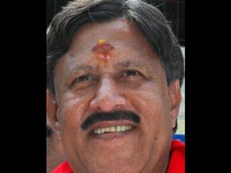 அவர் 'புரட்டு'க் கலைஞன்.. 'புரட்சிக் கலைஞர்' அல்ல!- சுந்தரராஜன் கண்டுபிடிப்பு!