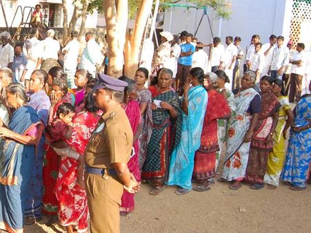 10 கோடி புதிய வாக்காளர்கள்... ஓட்டுப்பதிவு நேரத்தை அதிகரிக்க தேர்தல் ஆணையம் பரிசீலனை