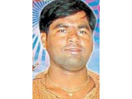 அன்று தெலுங்கானாவுக்காக மகன் தற்கொலை .. இன்று தேர்தல் 'சீட்' கேட்டு தாய் தற்கொலை மிரட்டல்!