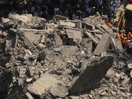 மும்பையில் அடுக்குமாடி குடியிருப்பு இடிந்து 7 பேர் பலி!