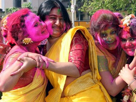 ”வசந்தத்தை வரவேற்கும் வண்ணமயமான ஹோலி”