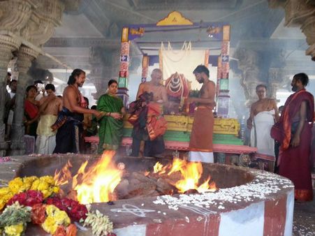 தேர்தல் வந்தாச்சு.... ஹோமங்கள்.... யாகங்கள்... களைகட்டும் அரசியல் களம்