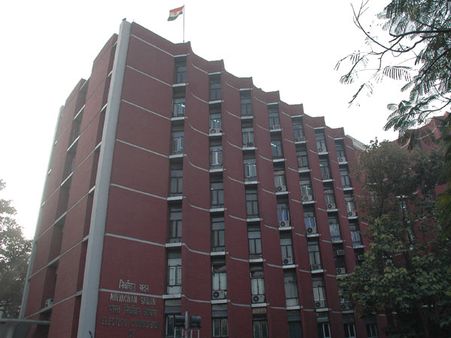 தேர்தல் விதிமுறை மீறல் நிரூபணமானால் ஒரு வருடம் சிறை, 6 வருடம் தேர்தலில் போட்டியிட தடை