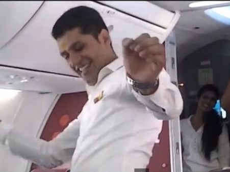 நடுவானில் ஹோலி டான்ஸ்… மொபைலில் படம் பிடித்த ஸ்பைஸ் ஜெட் விமானிகள்!