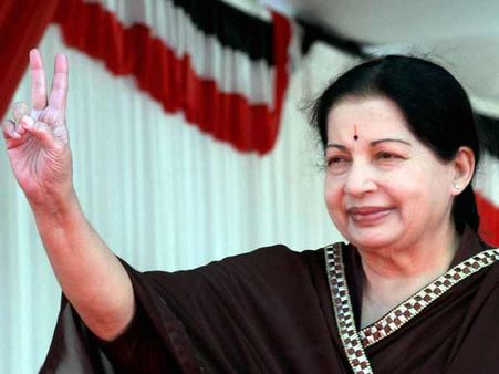 நிறைகுடத்துடன் வாசலில் பெண், பூரண கும்பம், திருஷ்டி பூசணிக்காய்: ஜெ. பிரச்சார சகுனங்கள்!