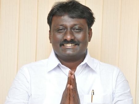 தூத்துக்குடி: தாத்தாவின் பெருமையை காப்பாரா மதிமுக வேட்பாளர் ஜோயல்?