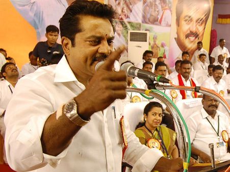 காலை 10 மணி முதல் ராத்திரி 10 மணி வரை.. சந்து சந்தாக அதிமுகவுக்காக சரத்குமார் பிரசாரம்!