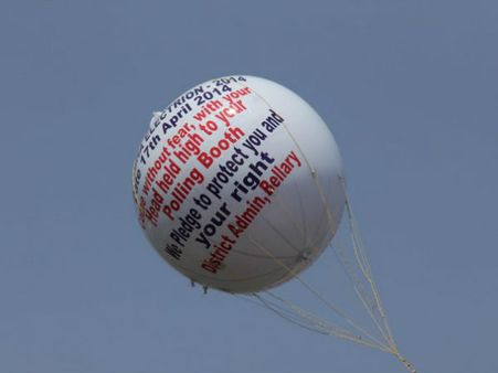 ஓட்டு போடுங்க: பலூன்களை பறக்கவிடும் தேர்தல் ஆணையம்