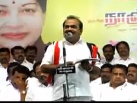 காலில் விழுந்து கேட்கிறேன்… அதிமுகவிற்கு ஓட்டுப் போடுங்க…: நாஞ்சில் சம்பத் கெஞ்சல்!