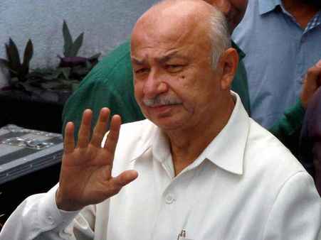 நான் ஒரு விவசாயி: வேட்புமனுவில் தெரிவித்துள்ள சுஷில் குமார் ஷிண்டே