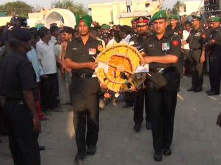 காஷ்மீரில் வீர மரணமடைந்த ராணுவ வீரர் உடல் அடக்கம்