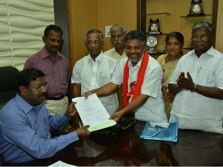 தமிழகத்தில் முதல் நாளில் 63 வேட்பாளர்கள் மனு தாக்கல்